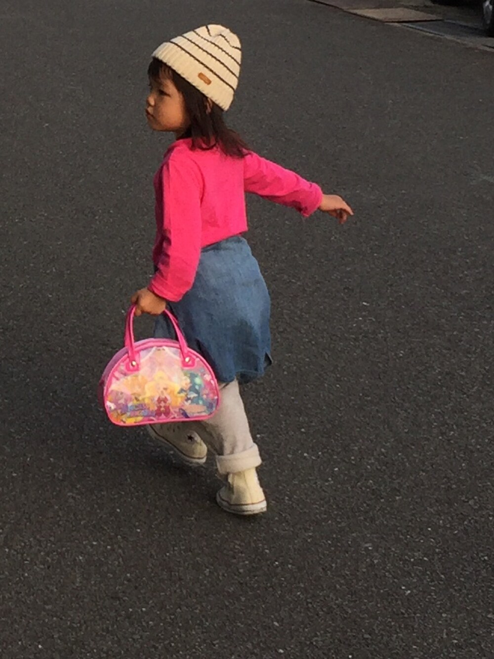 「キッズコーデ、女の子、シンプル、2歳」｜「GAPのアイテム（シャツ/ブラウス、ブルー系）」を使った、kotoyuiさん（キッズ・100cm）の秋コーディネートの1枚目の写真