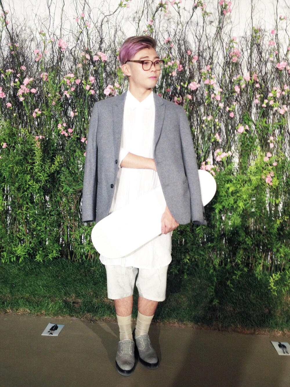 「Calvin Klein PLATINUM(Calvin Klein PLATINUM)、Ann Demeulemeester、super sunglasses、vintage、STYLE、fashion、men、MENS、flower、men's fashion」｜「Calvin Kleinのアイテム（テーラードジャケット、ブラウン系）」を使った、Syan Leung さん（メンズ・170cm）の夏コーディネートの1枚目の写真