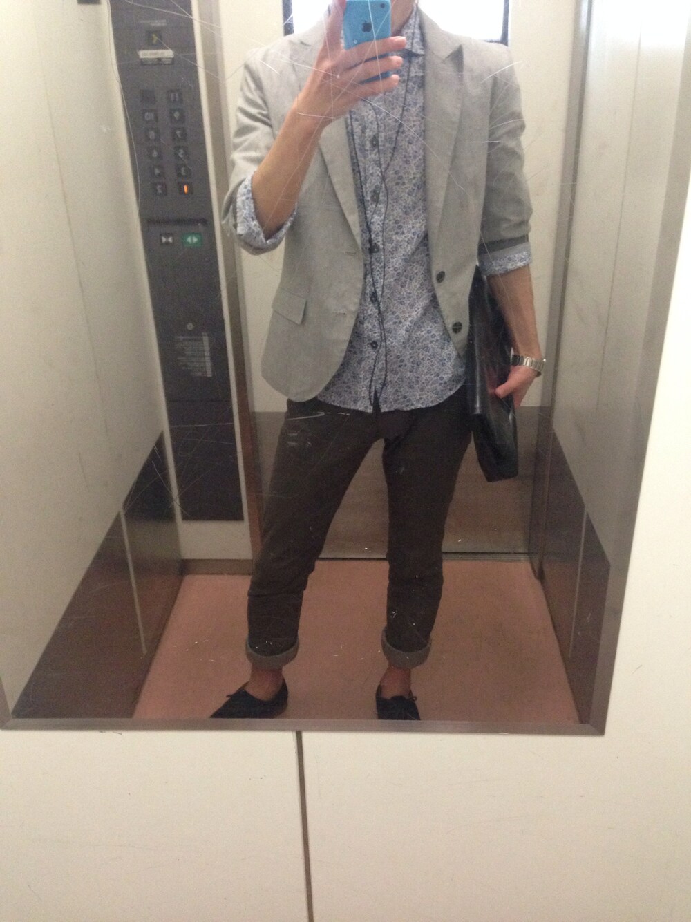 「カジュアル、夏、メンズ」｜「MICHEL KLEIN HOMME   のアイテム（Tシャツ/カットソー、ブルー系）」を使った、マツヒロさん（メンズ・175cm）の春コーディネートの1枚目の写真