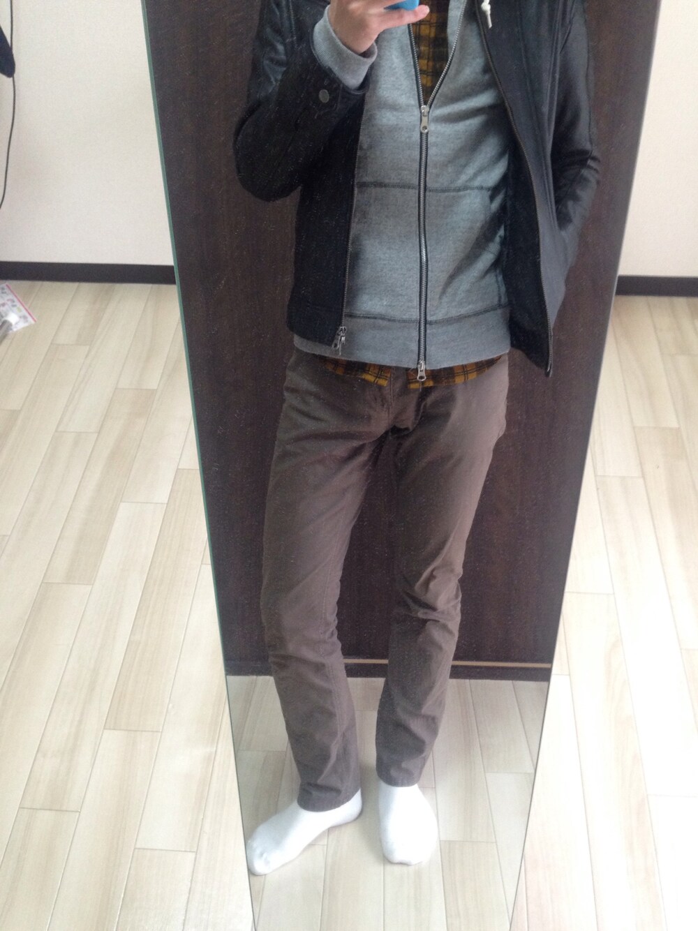 「MICHEL KLEIN HOMME   のアイテム（ライダースジャケット、ブラック系）」を使った、マツヒロさん（メンズ・175cm）の春コーディネートの1枚目の写真