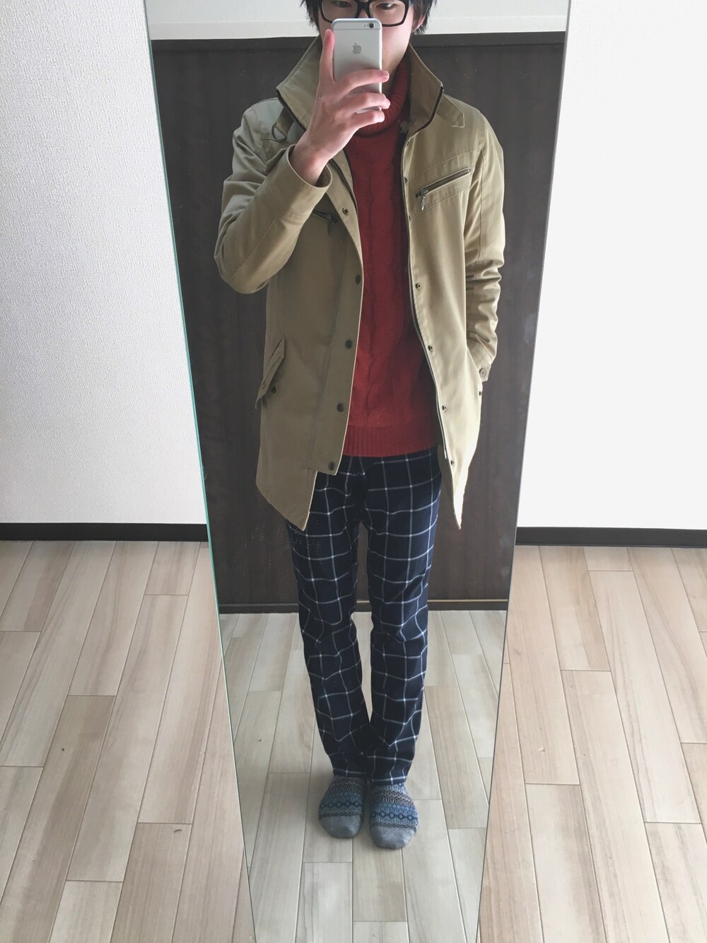 「春コーデ、メンズ、大人カジュアル、冬コーデ」｜「MK MICHEL KLEIN HOMME のスタンドカラーミリタリーブルゾン（ブルゾン、ベージュ系）」を使った、マツヒロさん（メンズ・175cm）の春コーディネートの1枚目の写真