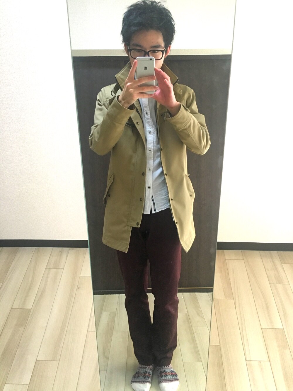「春、シンプル、カジュアル」｜「MK MICHEL KLEIN HOMME のチノパンツ（チノパンツ、ベージュ系）」を使った、マツヒロさん（メンズ・175cm）の春コーディネートの1枚目の写真