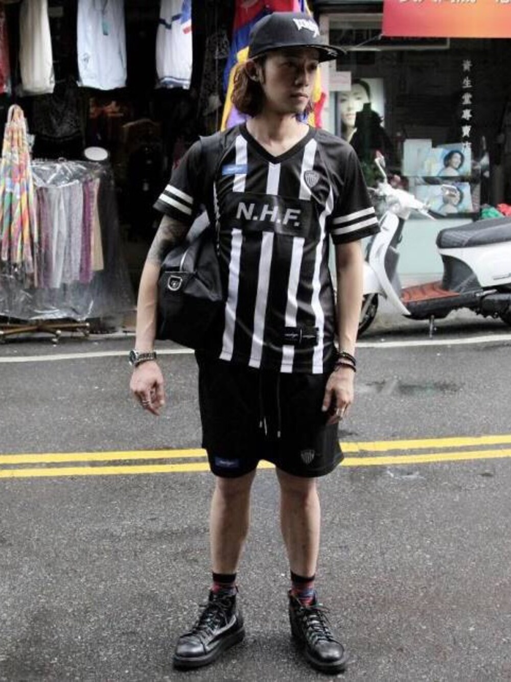 「Taiwan、fashion、street、snapback、boy、jersey、nexhype、PUNX」｜「PUNX のPunx logo snapback （キャップ、ブラック系）」を使った、PUNXさん（メンズ・174cm）の夏コーディネートの1枚目の写真
