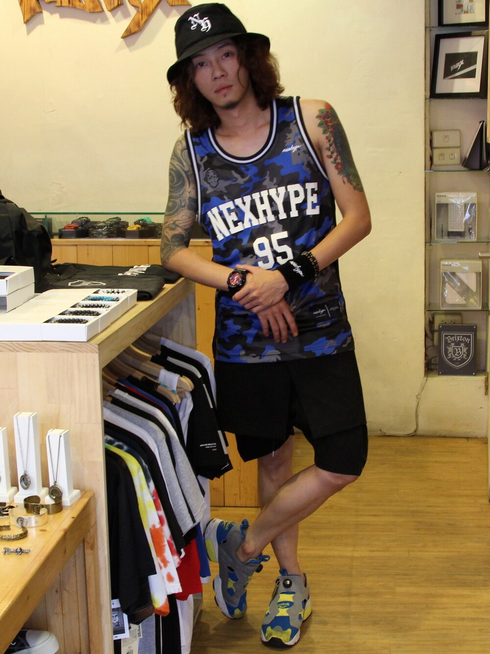 「Taiwan、jersey、fashion、G-SHOCK、WEARBOOKエントリー、reebok、blue」｜「G-SHOCKのアイテム（アナログ腕時計、ブラック系）」を使った、PUNXさん（メンズ・174cm）の秋コーディネートの1枚目の写真