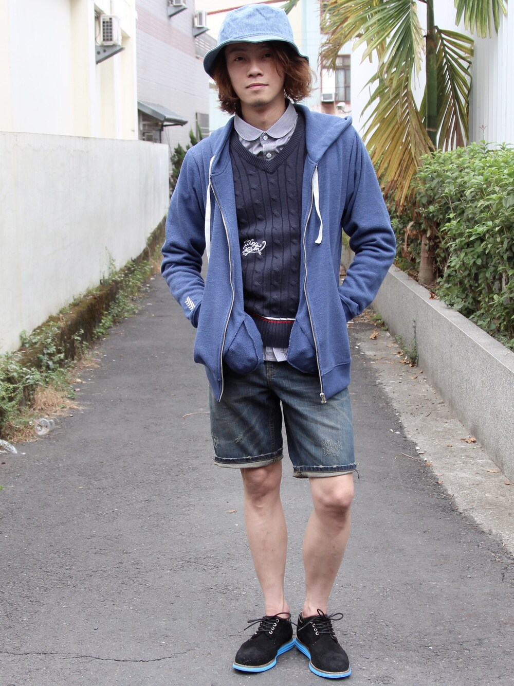 「blue、Taiwan、STYLE、street、WEARBOOKエントリー、LOVE、lookbook、streetfashion、fashion、lifestyle」｜「Filter017のアイテム（キャップ、ブルー系）」を使った、PUNXさん（メンズ・174cm）の秋コーディネートの1枚目の写真