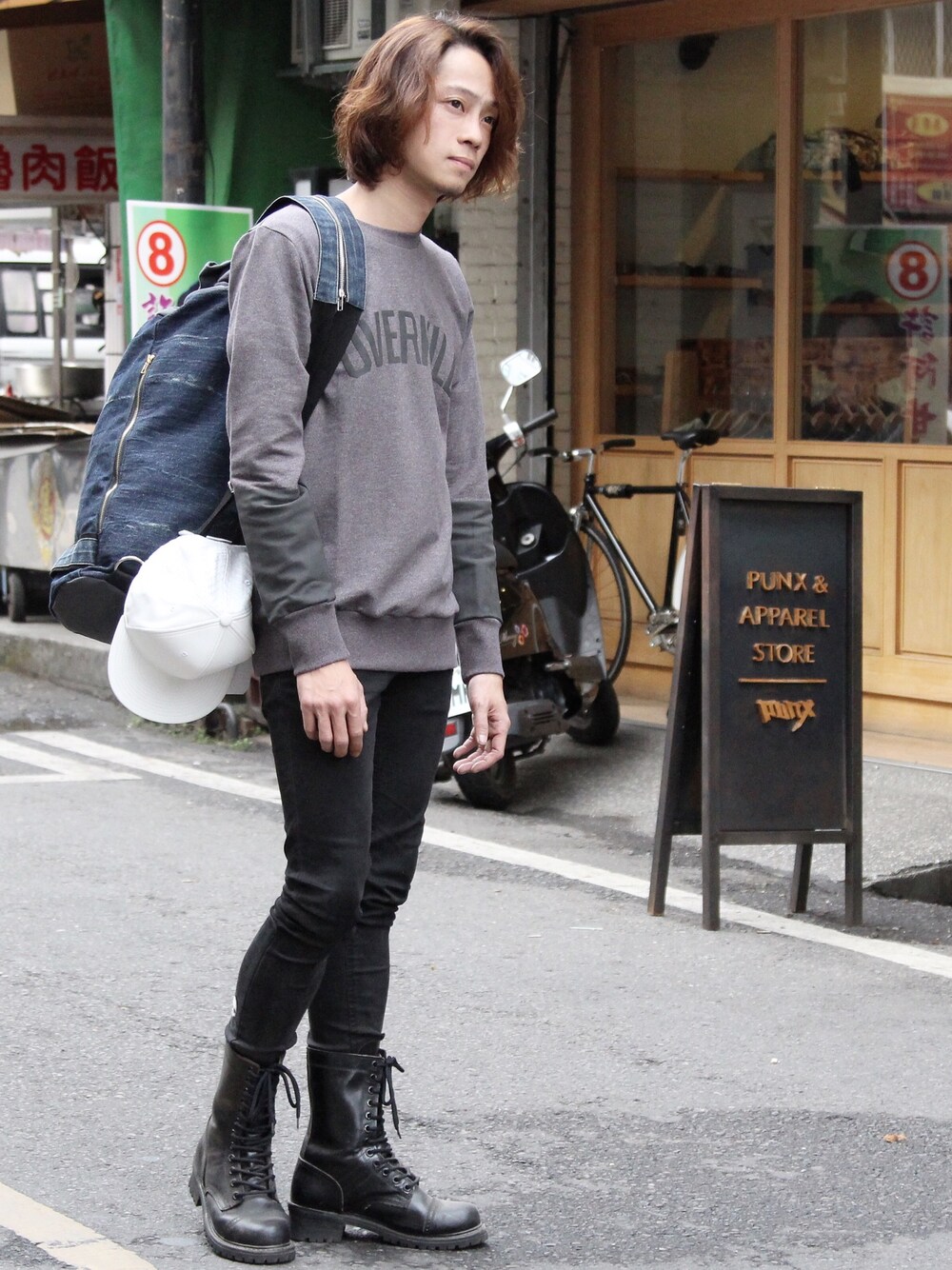 「black、street、Taiwan、WEARBOOKエントリー、lookbook、fashion、boots、STYLE」｜「OVERKILL inc.のアイテム（Tシャツ/カットソー、グレー系）」を使った、PUNXさん（メンズ・174cm）の秋コーディネートの1枚目の写真