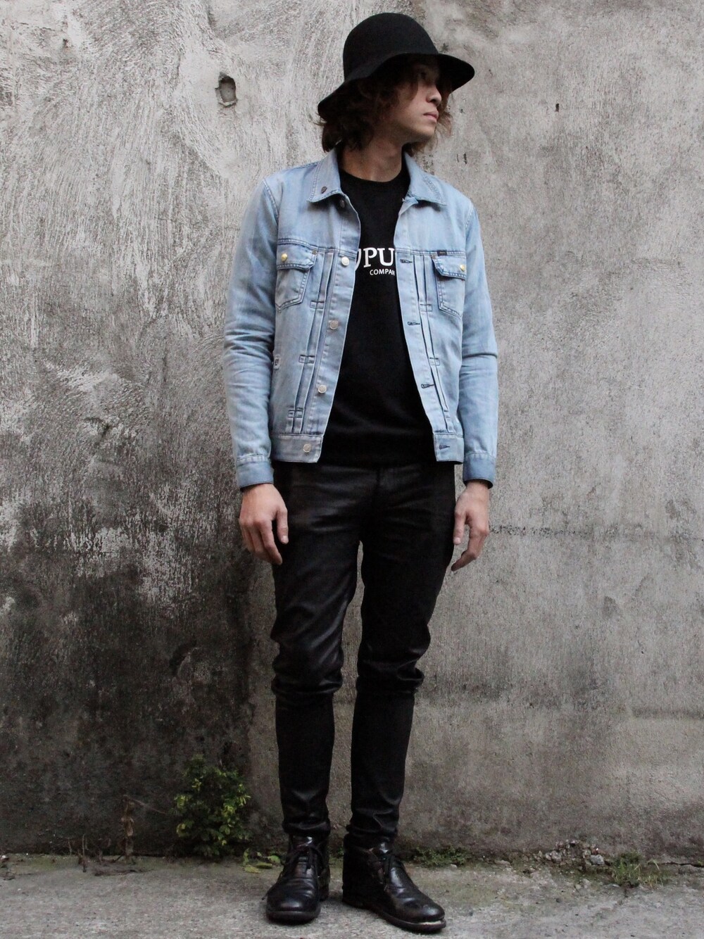 「blue、Taiwan、fashion、street、PUNX、LOGO、WEARBOOKエントリー、lookbook、look」｜「PUNXのアイテム（Tシャツ/カットソー、ブラック系）」を使った、PUNXさん（メンズ・174cm）の冬コーディネートの1枚目の写真