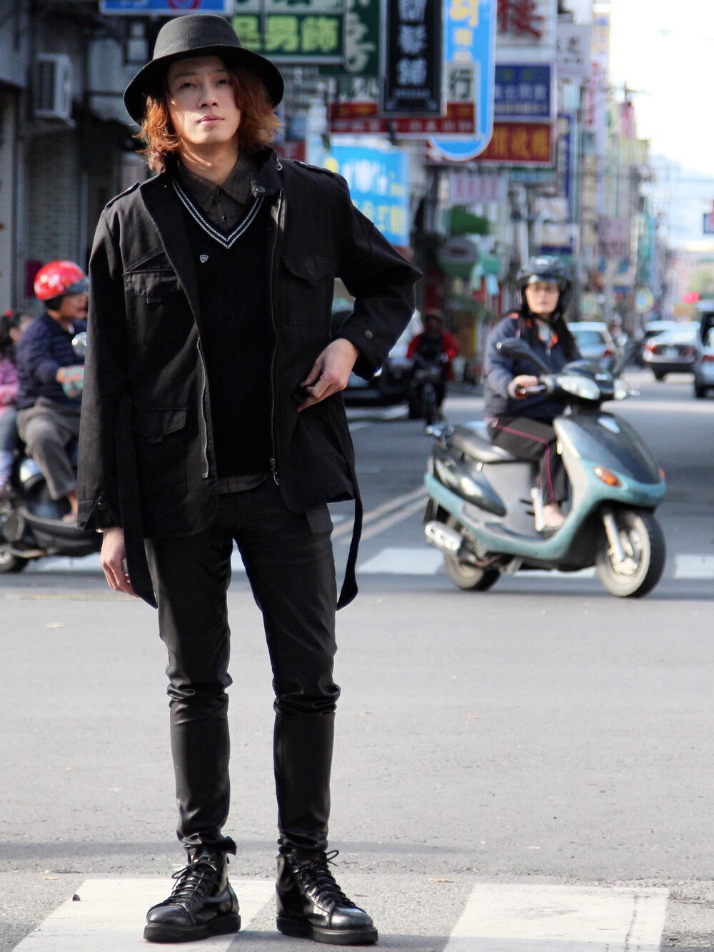 「Taiwan、WEARBOOKエントリー、lookbook、street、fashion、boy、black」｜「OVERKILL inc.のアイテム（ピーコート、ブラック系）」を使った、PUNXさん（メンズ・174cm）の冬コーディネートの1枚目の写真
