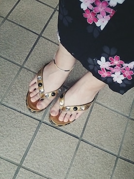 「ハローキティのアイテム（サンダル、ゴールド系）」を使った、麻耶∞さん（レディース・153cm）の夏コーディネート