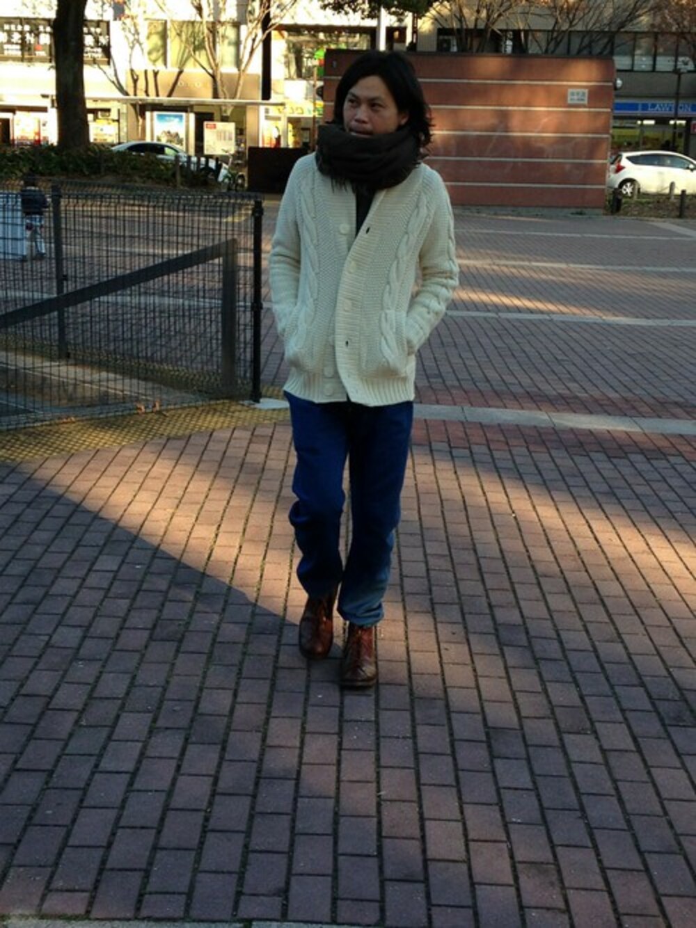 「カウチンセーター、wjk、冬のSALEで買いました！（アウター）」｜「wjkのlow gauge SHAWL CARDIGAN（カーディガン/ボレロ、ホワイト系）」を使った、wjknagoyaさん（メンズ・183cm）の冬コーディネートの1枚目の写真