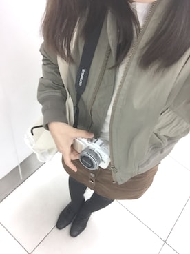 「カメラ女子」｜「アイテム（ミリタリージャケット）」を使った、akkanen××さん（レディース・162cm）の春コーディネート