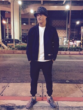 「Dickies（ディッキーズ）のアイテム（その他アウター）」を使った、Louis Tsaiさん（メンズ・178cm）の秋コーディネート
