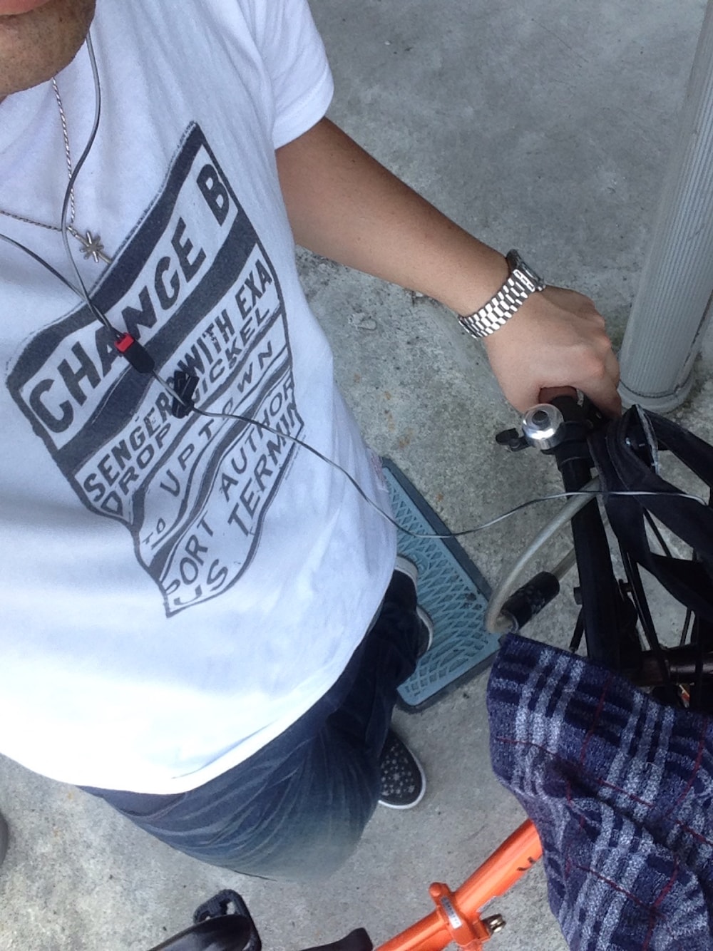 「暑い、汗だく、白Tシャツ」｜「DELUXEのアイテム（Tシャツ/カットソー、ホワイト系）」を使った、☆やぴ★さん（メンズ・177cm）の夏コーディネートの1枚目の写真