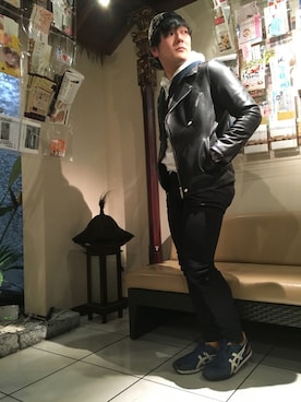 「アイテム（ボディバッグ/ウエストポーチ、ブルー系）」を使った、Tomoya#11さん（メンズ・170cm）の冬コーディネート