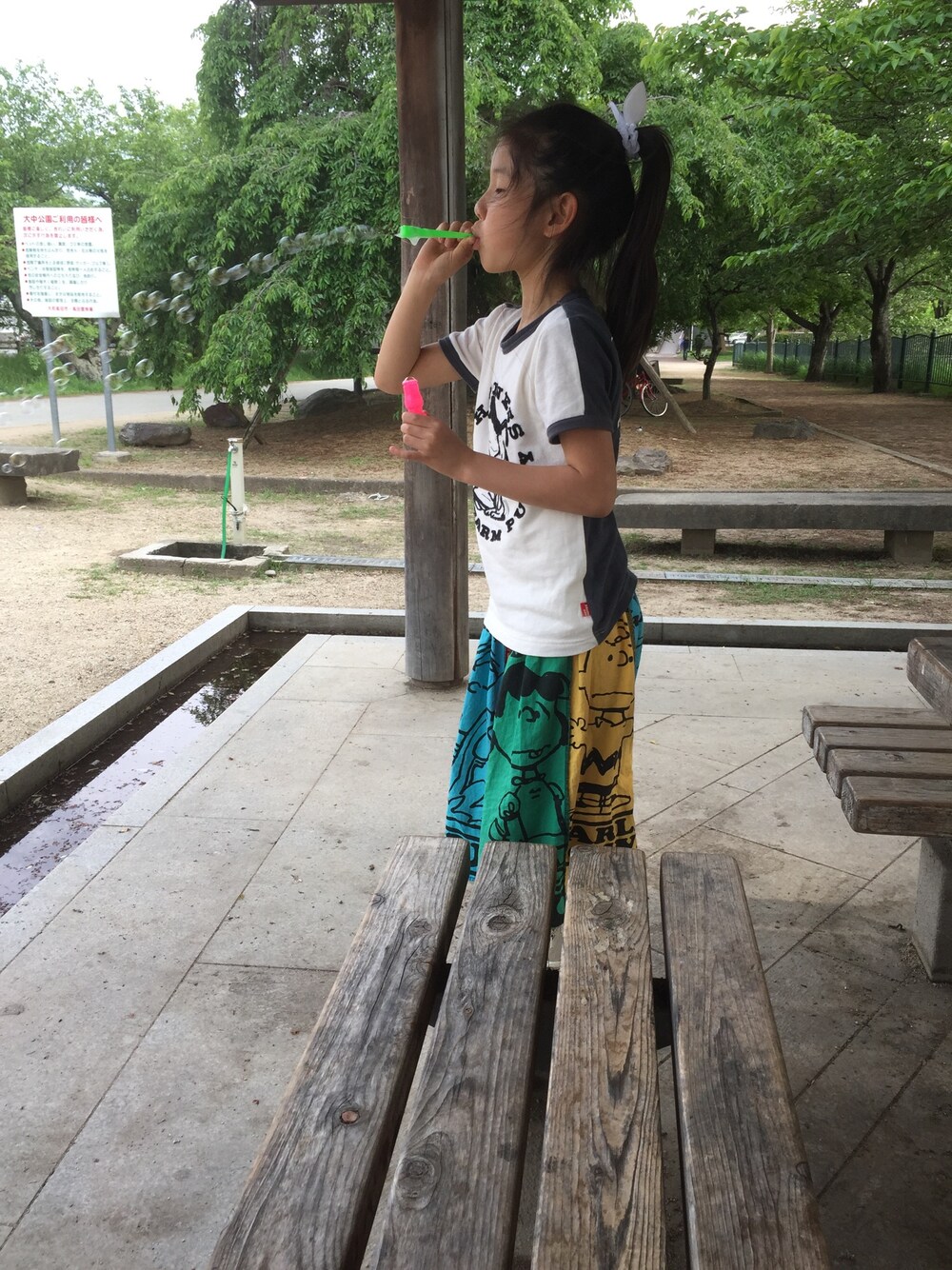 「公園、シャボン玉」｜「BOO HOMESのアイテム（Tシャツ/カットソー、ホワイト系）」を使った、♡m♡さん（キッズ・131cm）の夏コーディネートの1枚目の写真