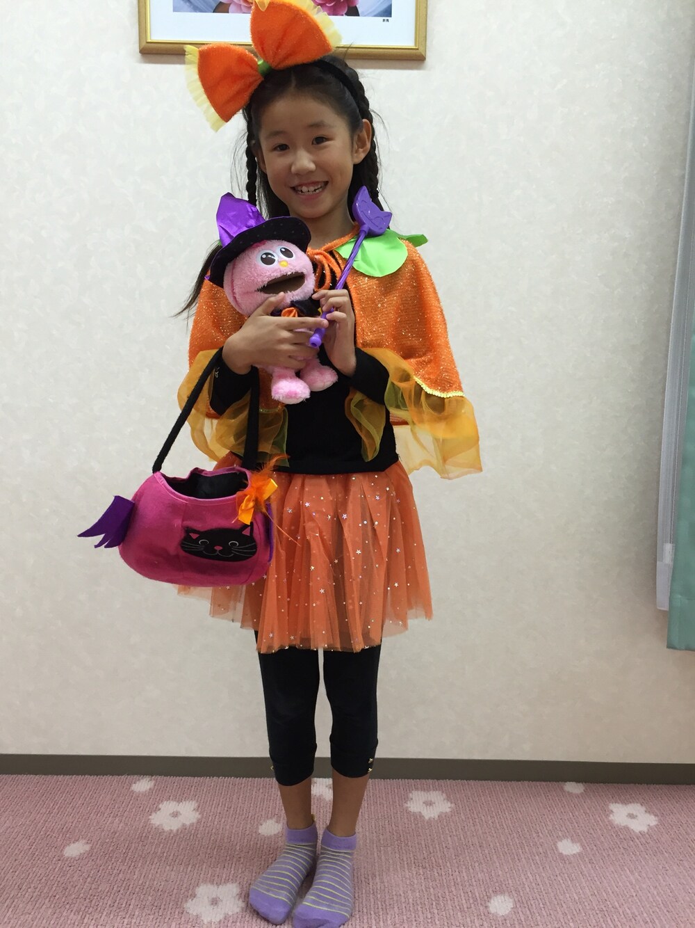 「ハロウィン」｜「ダイソーのアイテム（バッグ、ピンク系）」を使った、♡m♡さん（キッズ・132cm）の秋コーディネートの1枚目の写真
