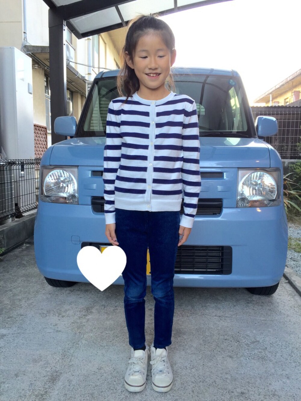 「UNIQLOのアイテム（カーディガン/ボレロ、ホワイト系）」を使った、♡m♡さん（キッズ・133cm）の秋コーディネートの1枚目の写真