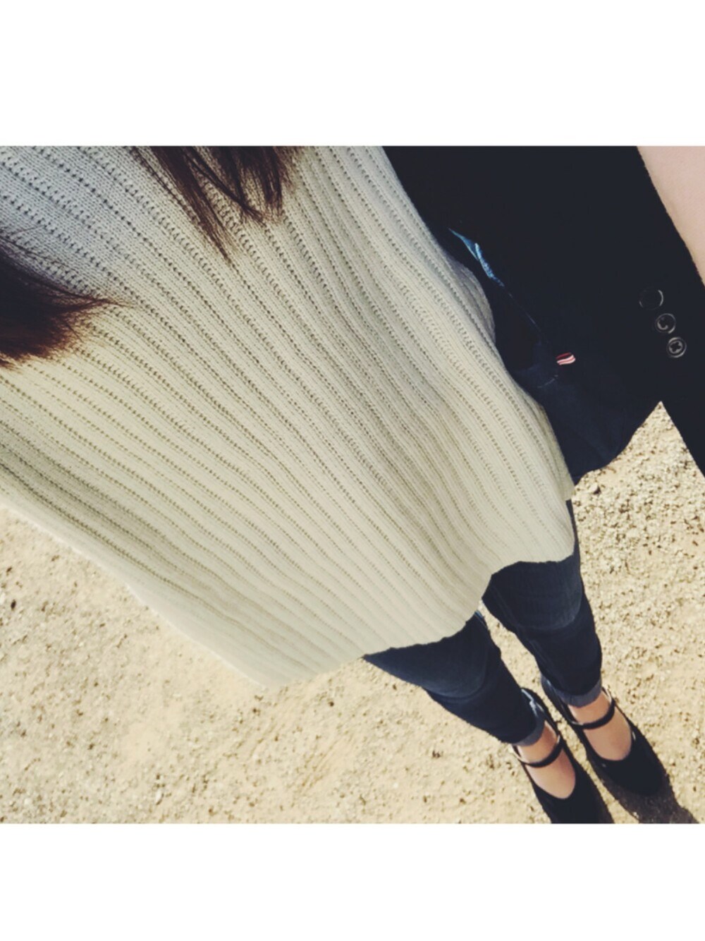 「AZUL by moussyのACバルキーワイドリブスリットチュニックPO（ニット/セーター、グリーン系）」を使った、sakipiさん（レディース・158cm）の冬コーディネートの1枚目の写真