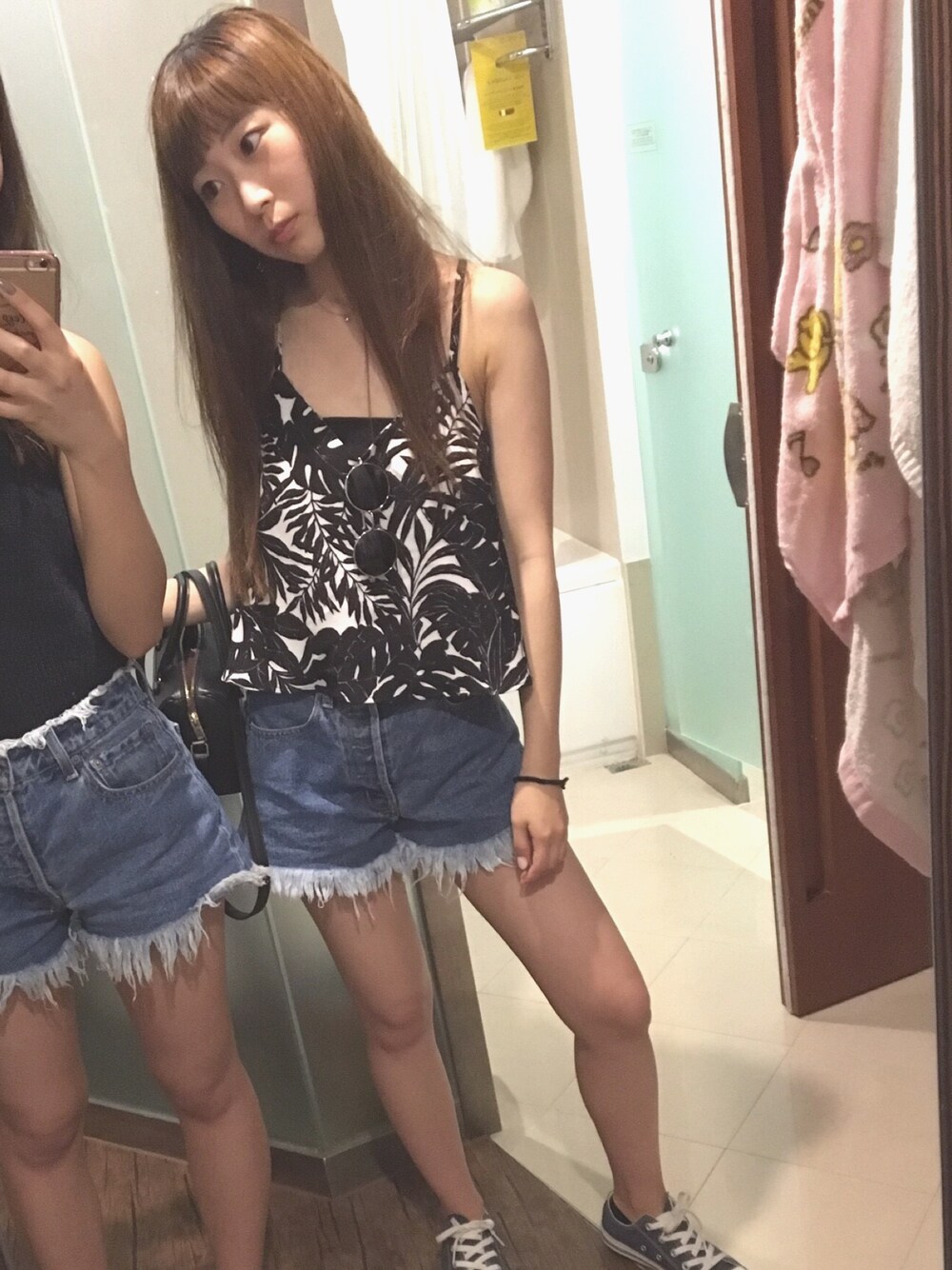 「Guam、outfit」｜「EMODAのMonochrome leaf flared CA（キャミソール、ブラック系）」を使った、sakipiさん（レディース・158cm）の夏コーディネートの1枚目の写真