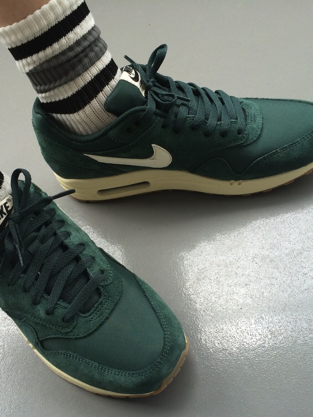 「NIKE、kicks、green、sneakers、socks」｜「NIKEのNike Airmax1 essential （スニーカー、グリーン系）」を使った、miho❤︎さん（レディース・164cm）の春コーディネートの1枚目の写真