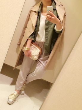 「白いスニーカー」｜「アイテム（トレンチコート）」を使った、森田美里 みいたろさん（レディース・156cm）の春コーディネート