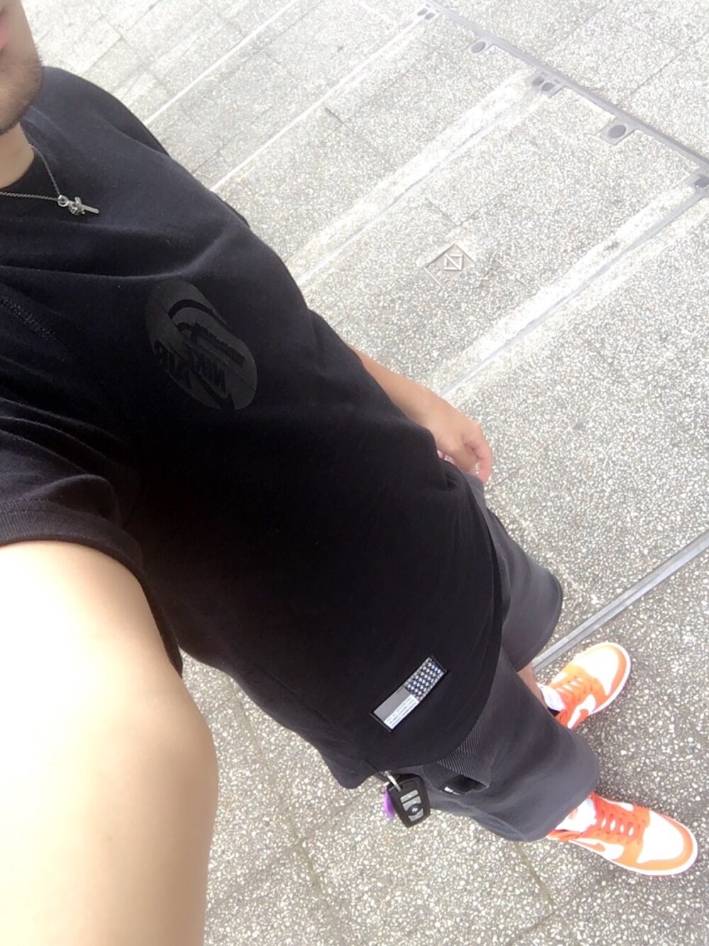 「夏コーデ、スポーツカジュアル、NIKE、ナイキ、オレンジ、ラフ、コスパ、black、スニーカー、nike sb 」｜「NIKEのアイテム（Tシャツ/カットソー、ブラック系）」を使った、masaさん（メンズ・182cm）の夏コーディネートの1枚目の写真