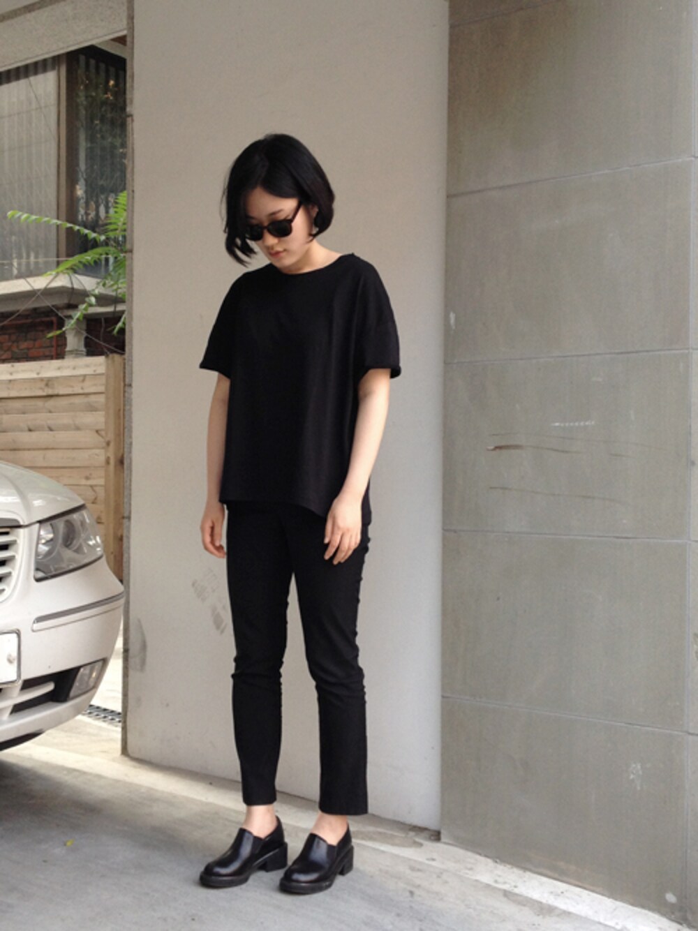 「flatapartment、 シューズ、 SHOES、 オールブラック、FLAT APARTMENT、 플랫아파트먼트、 フラットアパートメント、 all black」｜「FLAT APARTMENTのS14A-NL001B. loafer（その他シューズ、ブラック系）」を使った、FLATAPARTMENTさん（レディース・160cm）の夏コーディネートの1枚目の写真