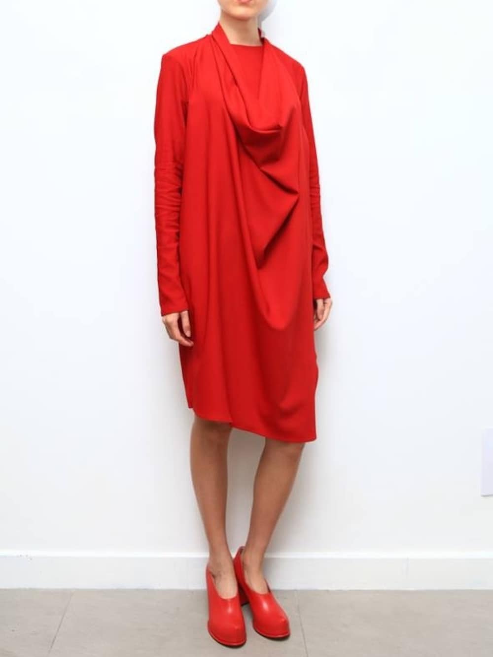 「red、flatapartment、シューズ、shoes、FLAT APARTMENT、플랫아파트먼트、フラットアパートメント、triplemajor」｜「FLAT APARTMENTのF13A-PH006 （パンプス、レッド系）」を使った、FLATAPARTMENTさん（レディース・173cm）の夏コーディネートの1枚目の写真