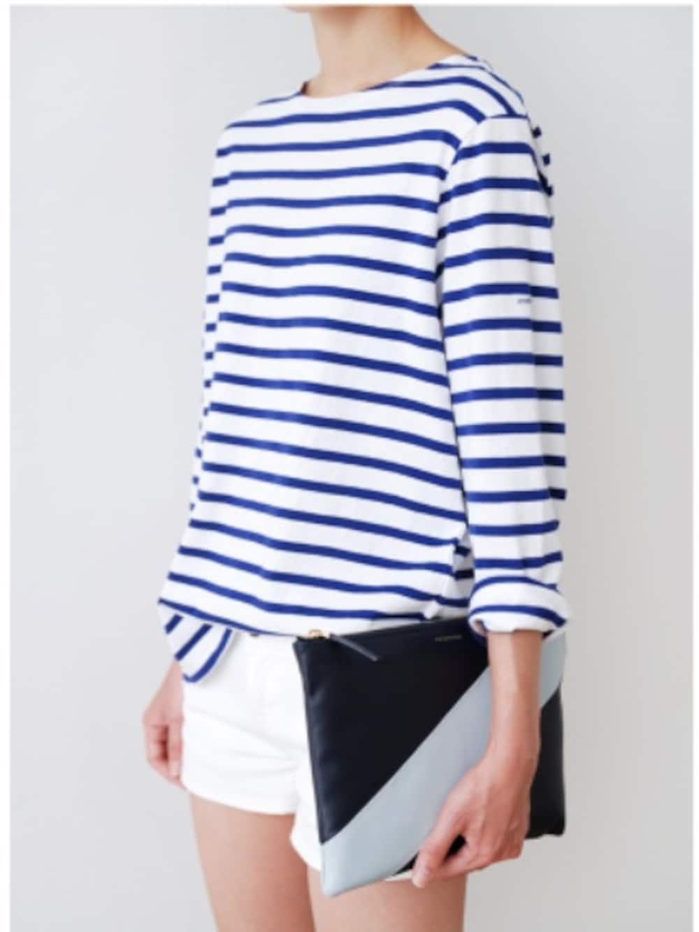 「FLAT APARTMENT、flatapartment、clutchbag、stripe、navy、플랫아파트먼트、フラットアパートメント、ポーチ」｜「FLAT APARTMENTのNFAC-OB01. navy / sky blue（クラッチバッグ、ブルー系）」を使った、FLATAPARTMENTさん（レディース・170cm）の夏コーディネートの1枚目の写真