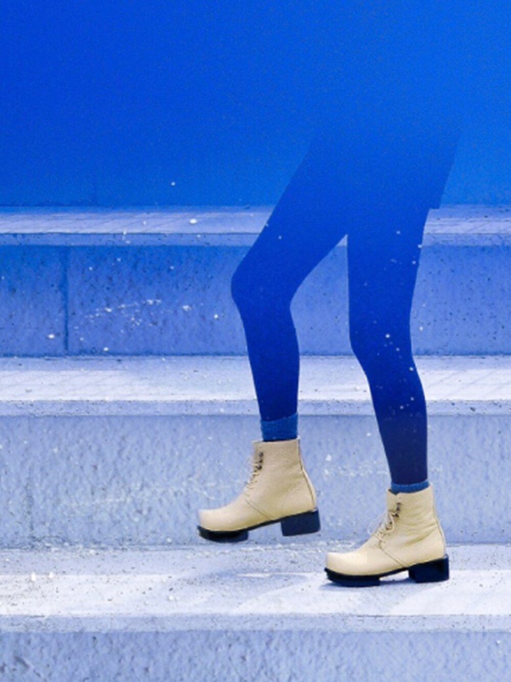 「FLAT APARTMENT、flatapartment、shoes、boots、フラットアパートメント、シューズ、ブーツ、ベージュ、플랫아파트먼트」｜「FLAT APARTMENTのF14A-EH001（ブーツ、ベージュ系）」を使った、FLATAPARTMENTさん（レディース・165cm）の秋コーディネートの1枚目の写真
