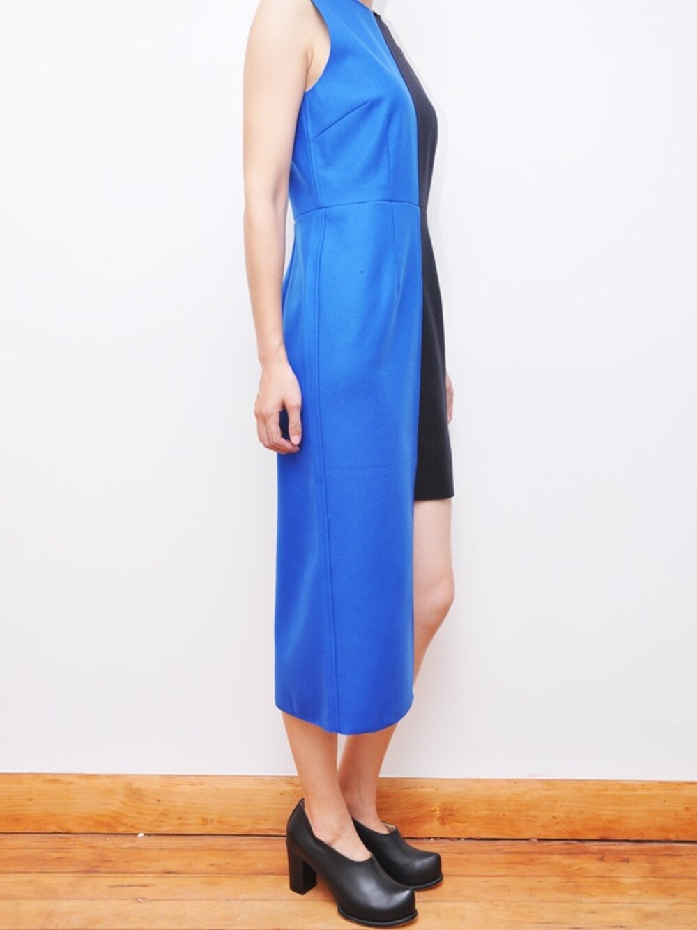 「FLAT APARTMENT、flatapartment、shoes、pumps、black、MARIOS、フラットアパートメント、シューズ、triplemajor」｜「FLAT APARTMENTのF12A-PH002 （パンプス、ブラック系）」を使った、FLATAPARTMENTさん（レディース・170cm）の秋コーディネートの1枚目の写真