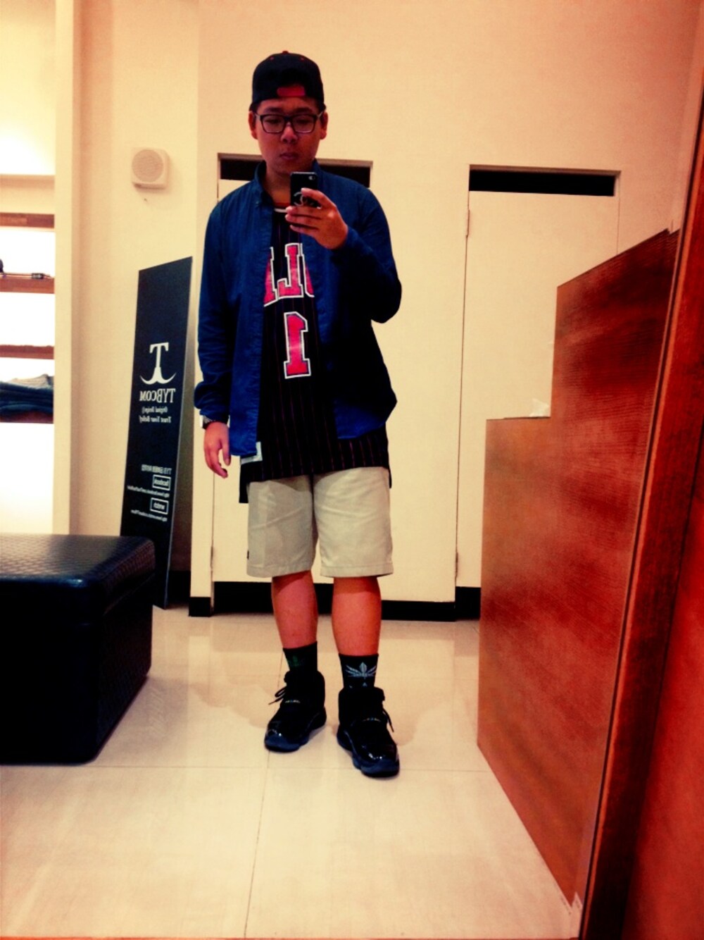 「AIR JORDANのAir Jordan 11 Gamma Blue（スニーカー、ブラック系）」を使った、Jamesさん（メンズ・175cm）の春コーディネートの1枚目の写真