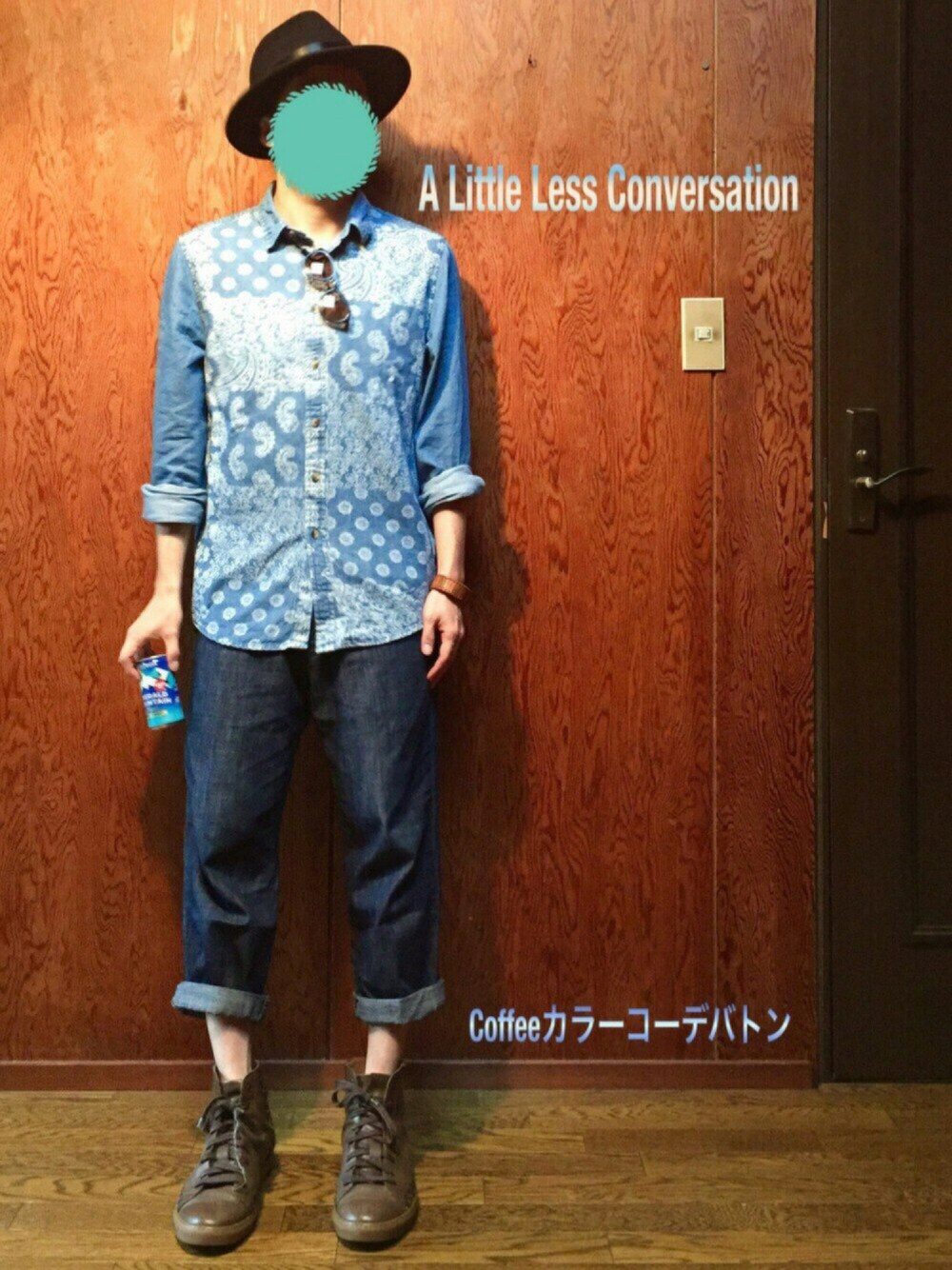 ブルー系のシャツ/ブラウス、ブルー系のデニムパンツ、ブラウン系のスニーカーを着用したメンズの夏コーディネートの1枚目の写真