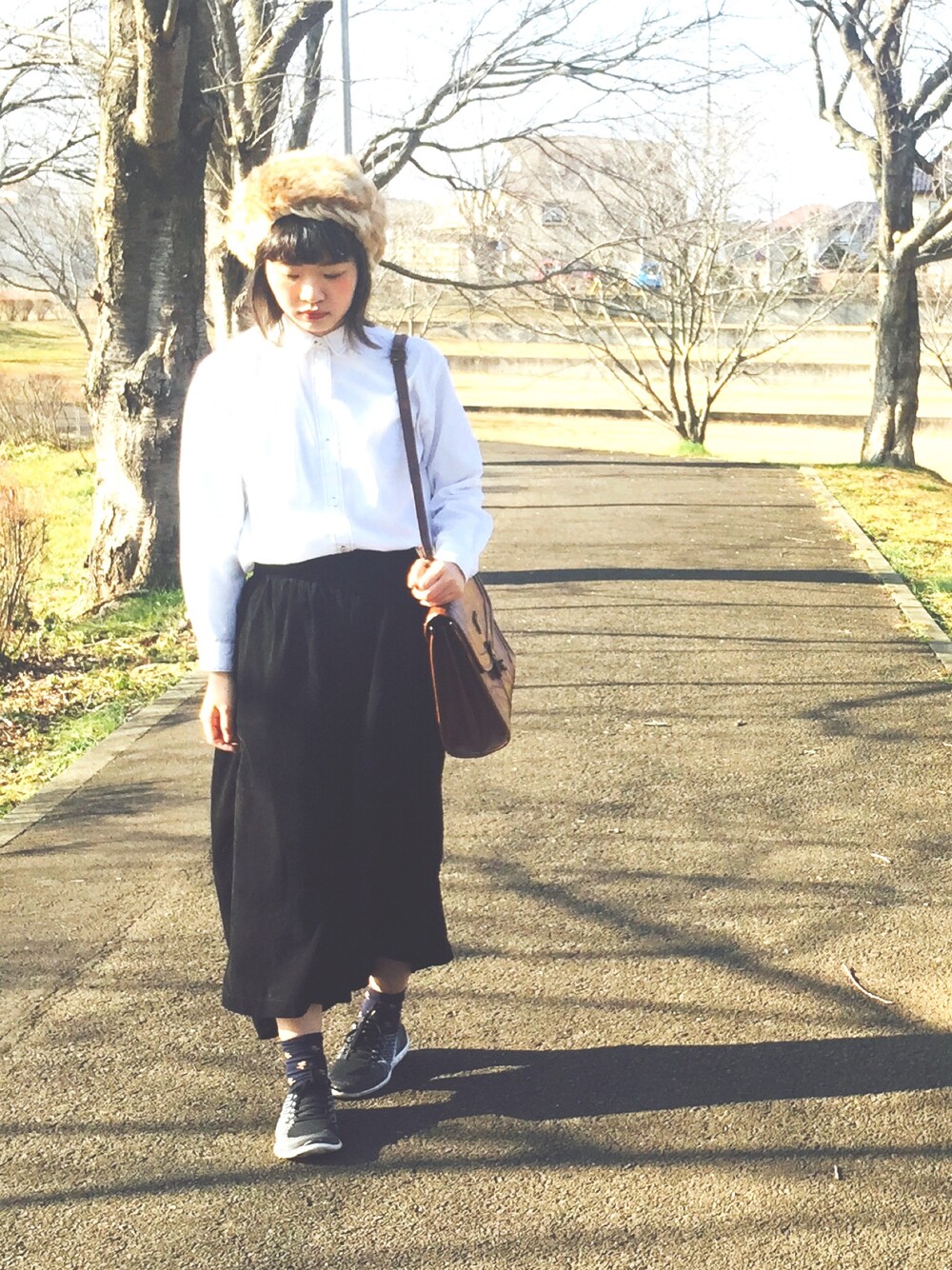 「つくば、シャツ」｜「NIKEのアイテム（スニーカー、ブラック系）」を使った、ナツさん（レディース・160cm）の春コーディネートの1枚目の写真