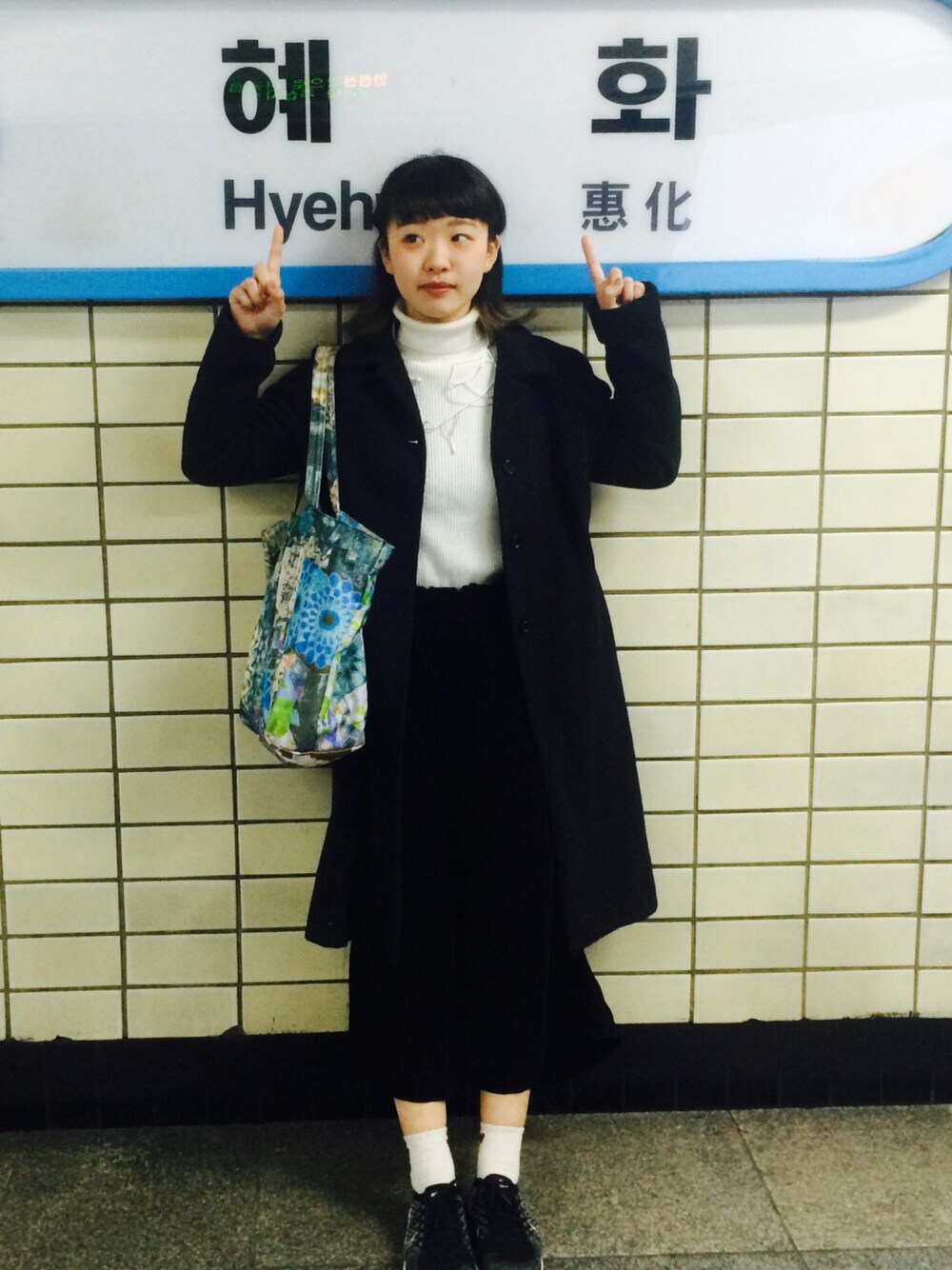「古着、ブラック、韓国、モニコト」｜「COMME CA COMME CA COMME CAのアイテム（トレンチコート、ブラック系）」を使った、ナツさん（レディース・160cm）の春コーディネートの1枚目の写真