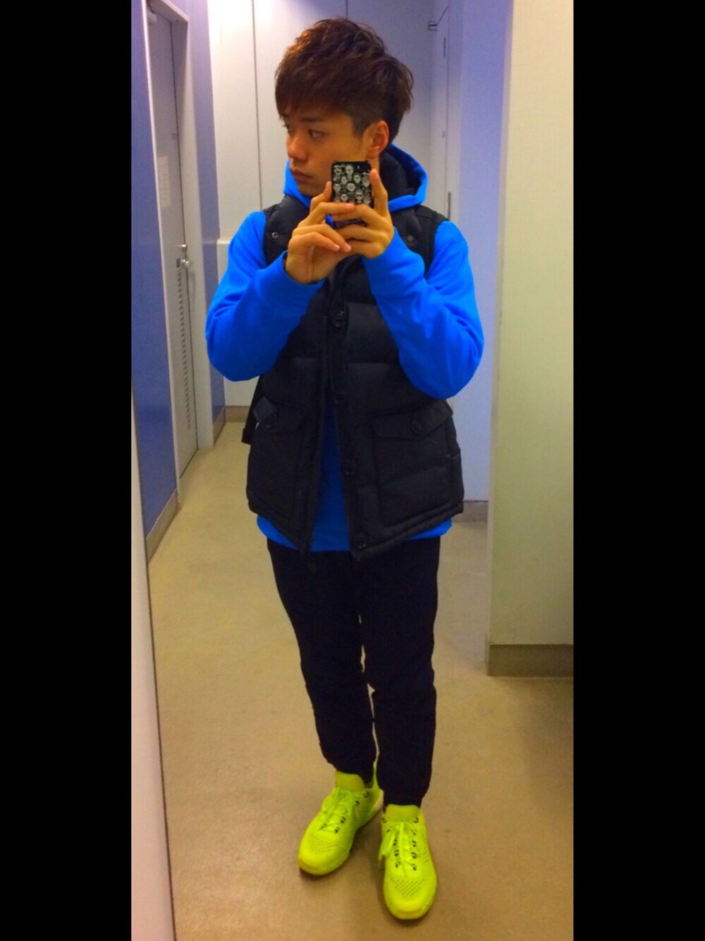 「NIKEのアイテム（パーカー、ブルー系）」を使った、Takamiさん（メンズ・170cm）の秋コーディネートの1枚目の写真