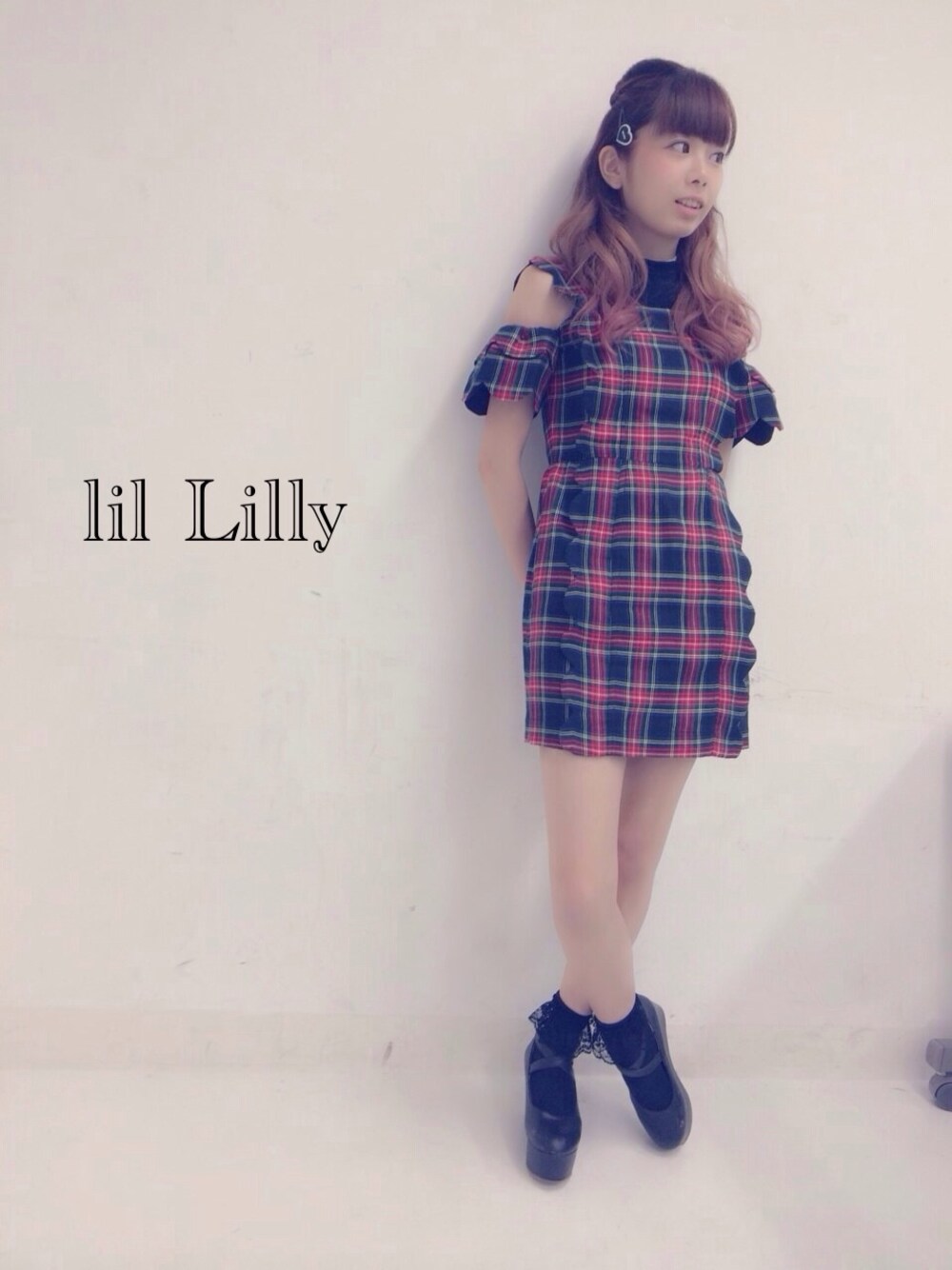 「タータンチェック、autumn、秋のコーデ、女の子、lilLilly、ワンピース、デート、WEGO、秋先取りコーデ、タートルネック」｜「lilLillyのスカラップタータンチェックワンピース（ワンピース、ブルー系）」を使った、mayuさん（レディース・158cm）の夏コーディネートの1枚目の写真