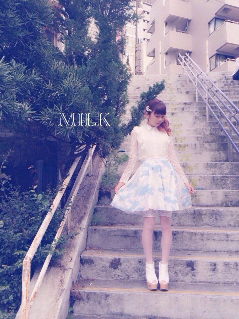 「ペガサス、milk、ミルク、水色×白、レース、レーストップス、白」｜「MILKのアイテム（スカート、ブルー系）」を使った、mayuさん（レディース・158cm）の秋コーディネートの1枚目の写真