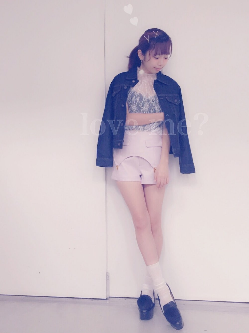 「lilLilly、リルリリー、LILICIOUS、リリシャス、ガーター、krisssoonik、レーストップス、Levi's、デニムジャケット」｜「Kriss Soonikのアイテム（トップス、ホワイト系）」を使った、mayuさん（レディース・160cm）の秋コーディネートの1枚目の写真