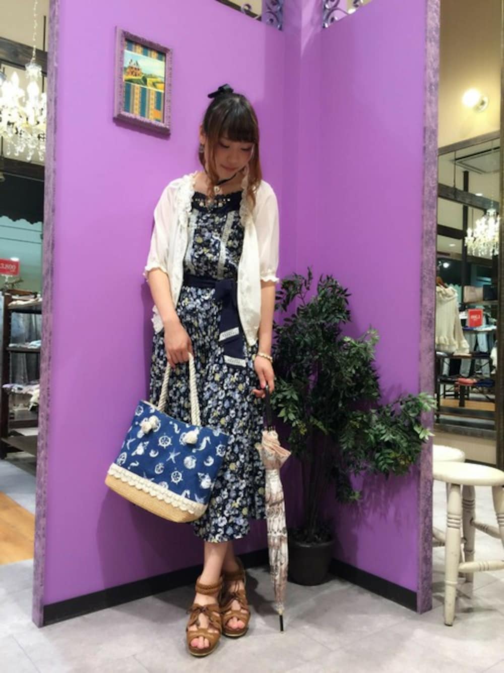 「コンビネゾン、プリーツ、axes femme」｜「axes femmeのプリーツキャミコンビネゾン（ワンピース、ブルー系）」を使った、axes femmeさん（レディース・160cm）の夏コーディネートの1枚目の写真