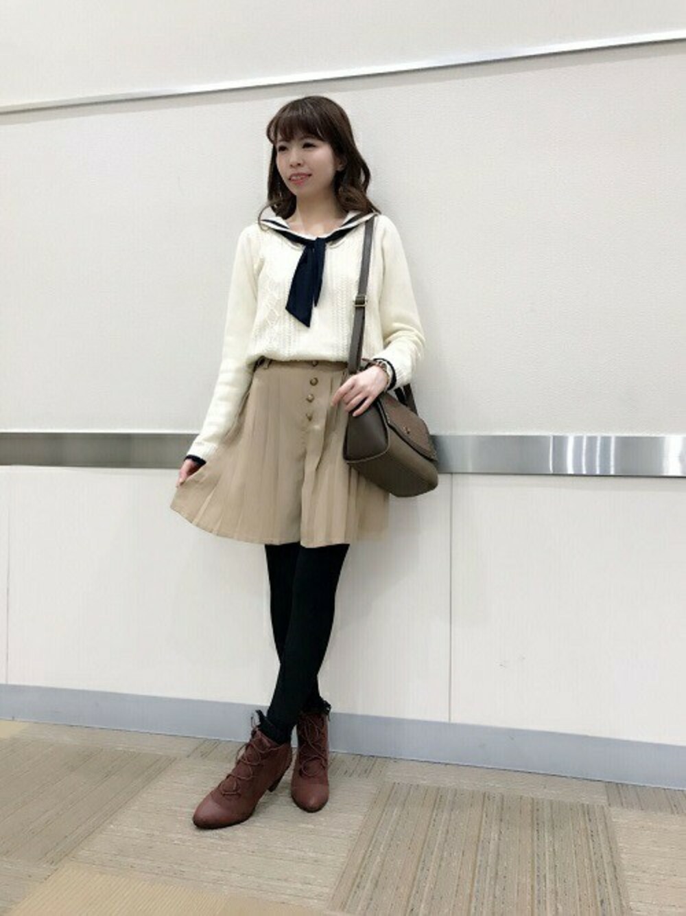 「プリーツ、セーラーカラー、マリンコーデ、axes femme」｜「axes femmeのセーラーニットプルオーバー（ニット/セーター、ホワイト系）」を使った、axes femmeさん（レディース・153cm）の冬コーディネートの1枚目の写真