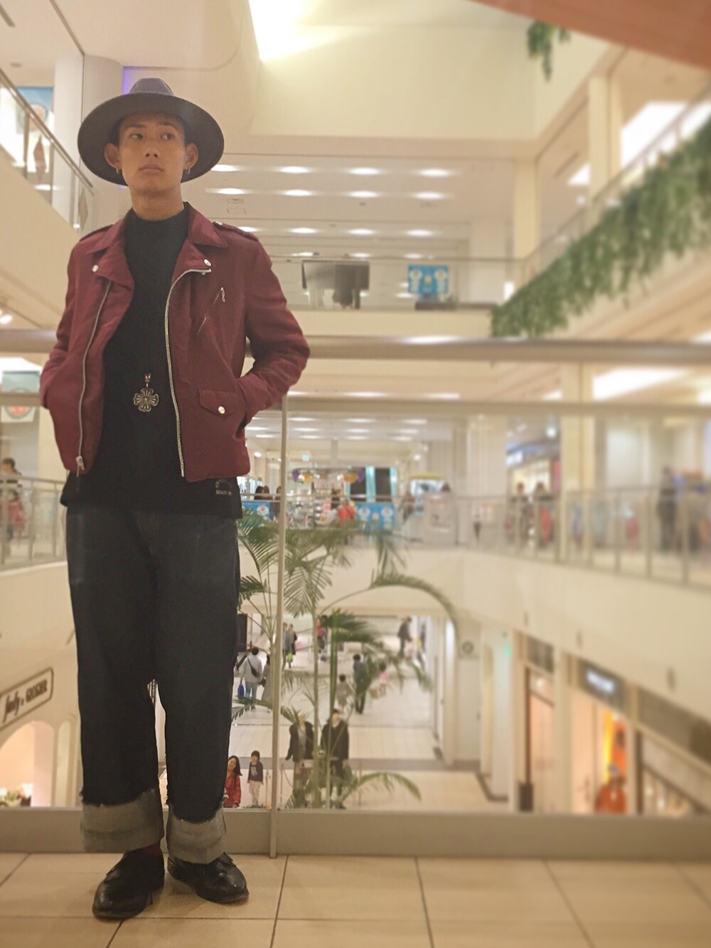 「秋コーデ、休日スタイル、きれいめカジュアル、ラフ、秋冬コーデ、デニム、ライダース、インディアンジュエリー、SCHOTT、Schott TOKYO-BAY」｜「schottのSchott/ショット/NYLON RIDERS/ナイロン ライダース（ライダースジャケット、レッド系）」を使った、Renさん（メンズ・176cm）の秋コーディネートの1枚目の写真