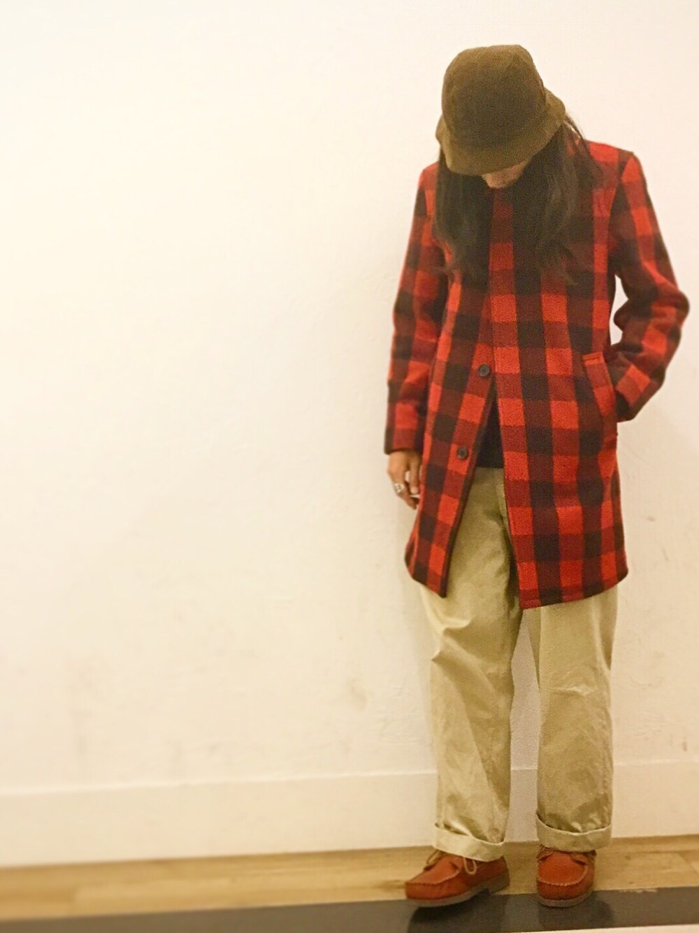 「シンプル、冬、ootd、キレイめ、オトナカジュアル、コート、ウールコート、冬コーデ、SCHOTT、Schott TOKYO-BAY」｜「schottのSchott/ショット/BUFFALO PLAID BAL COLLAR COAT/バッファロー プレイド バルカラー コート（ステンカラーコート、レッド系）」を使った、Renさん（メンズ・176cm）の秋コーディネートの1枚目の写真