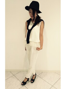 「UNRELISH（アンレリッシュ）のアイテム（シャツ/ブラウス、ホワイト系）」を使った、arisaさん（レディース・170cm）の秋コーディネート