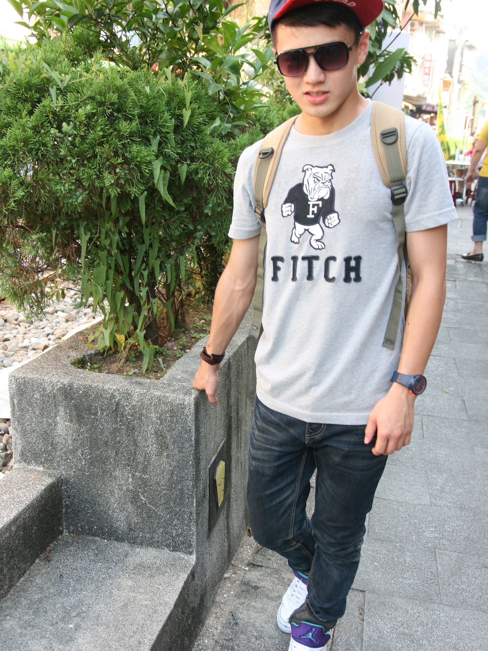 「A Fのアイテム（Tシャツ/カットソー、グレー系）」を使った、學淵 游さん（メンズ・165cm）の春コーディネートの1枚目の写真