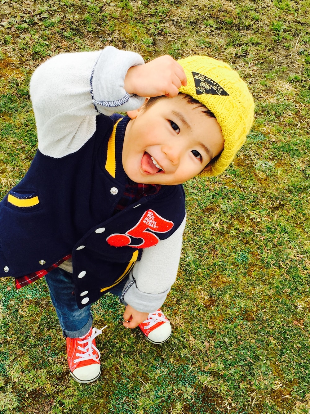 「kids、おとこのこ、3歳、ニット帽、デニム」｜「F.O.KIDSのアイテム（スタジャン、ブルー系）」を使った、nonhaさん（キッズ・100cm）の秋コーディネートの1枚目の写真