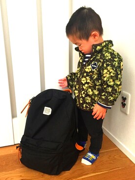 「petit main（プティマイン）のアイテム（マウンテンパーカー）」を使った、riku☺︎さん（キッズ・80cm）の春コーディネート