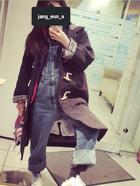 「Guess（ゲス）のアイテム（オールインワン・サロペット）」を使った、장은아さん（レディース・165cm）の冬コーディネート