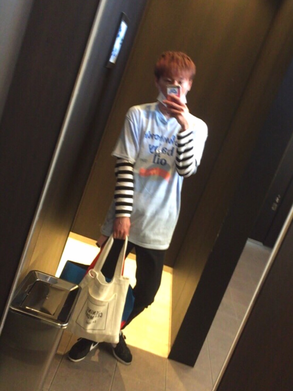 「OPENING CEREMONY、ボーダー、水色、春コーデ、MONKEY TIME、BEAUTY&YOUTH UNITED ARROWS、夏、スキニーデニム、ロールアップ」｜「RASPBERRYPIEのアイテム（Tシャツ/カットソー、ブルー系）」を使った、Kentarou Miyaziさん（メンズ・178cm）の春コーディネートの1枚目の写真