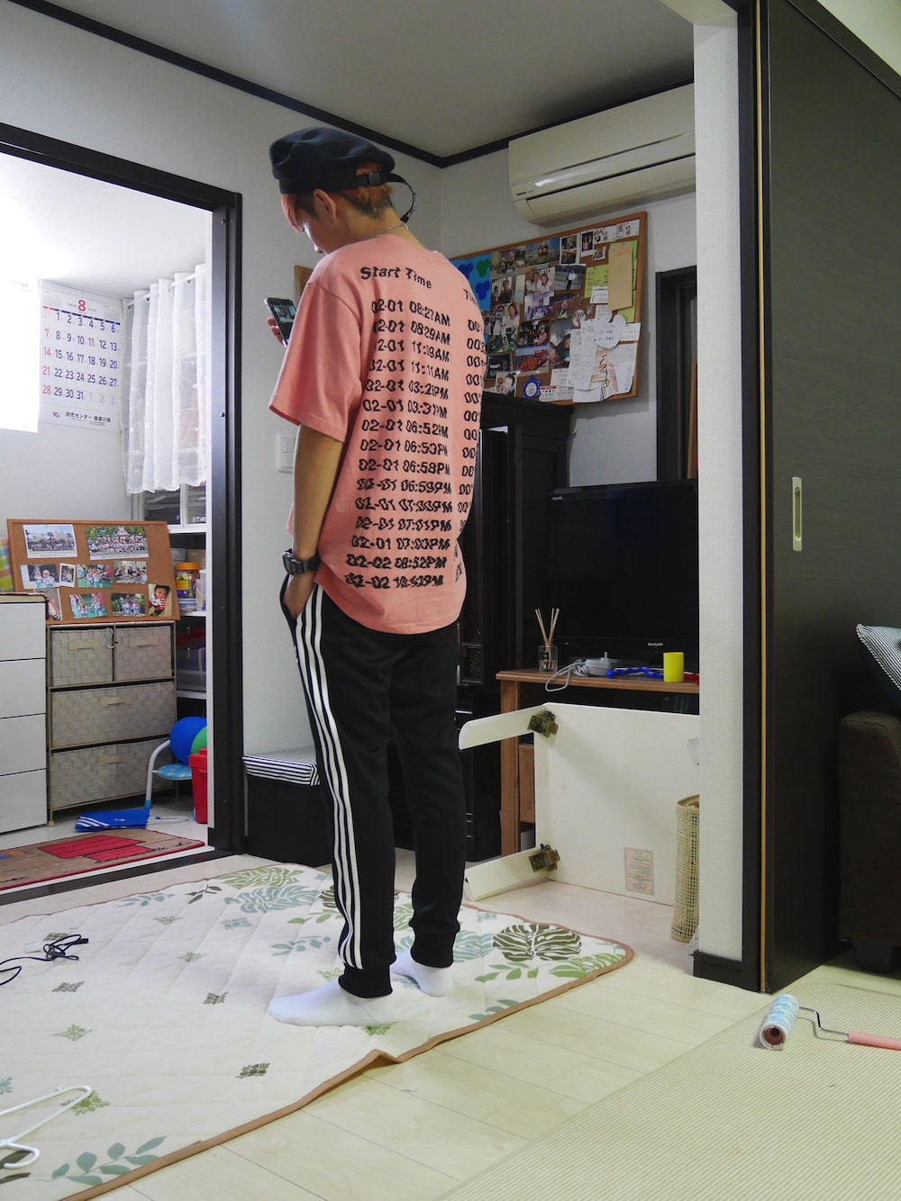 「韓国ブランド、韓国ファッション、ESCstudios、adidas originals、ジャージ、adidas、パンツスタイル」｜「escstudioのアイテム（Tシャツ/カットソー、ピンク系）」を使った、Kentarou Miyaziさん（メンズ・178cm）の夏コーディネートの1枚目の写真